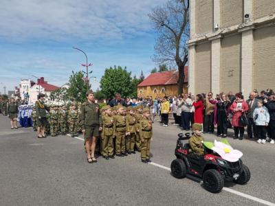 парад дошкольников в День Победы