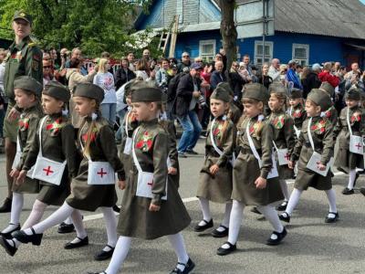 парад дошкольников в День Победы